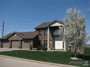 2417 Stonebriar Ct, Dubuque, IA 52002