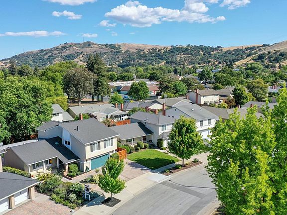 2nd image of 204 Purple Glen Dr