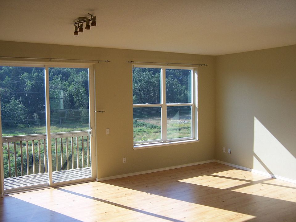 Spacious Living Room!