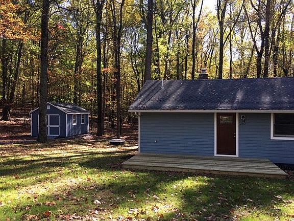 Front w/shed