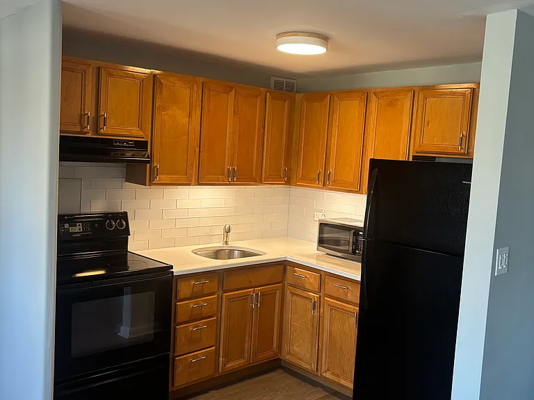 708 W Bittersweet Pl #611 — Photo 1