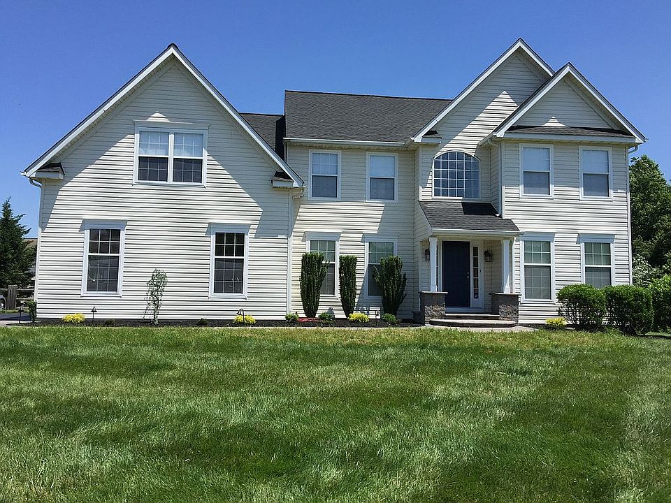 1st image of 109 Manderly Ct