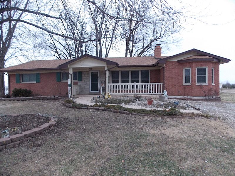 Front of the Home : New Roof /Newer Windows/Newer furnace/HVAC/New Hot Water Heater