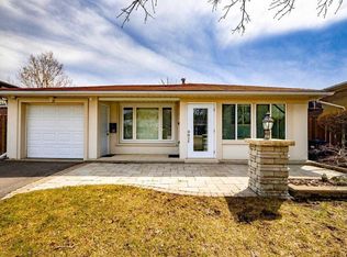 27 Melville Cres, Brampton, ON L6W2S3