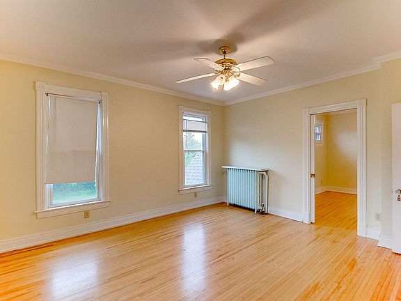 3rd image of 1912 Roblyn Ave #2
