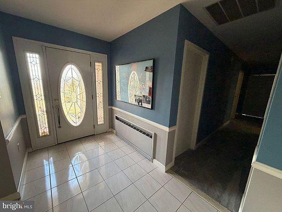 2nd image of 1527 Oak Rd