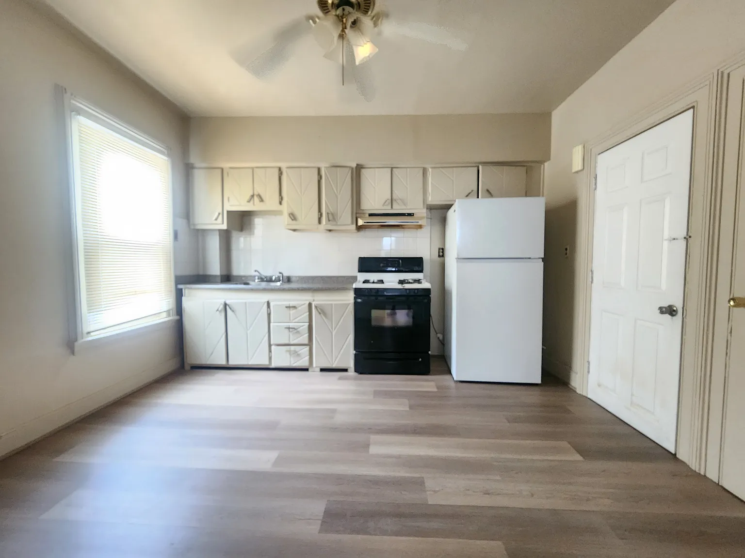 4 bed, 1100 sqft, $2,500 — Photo 4
