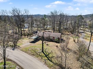 165 Cedar Crest Ln, Friendsville, TN 37737