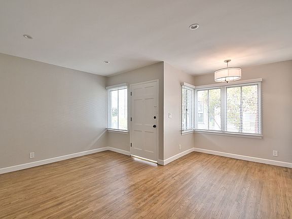 3rd image of 1338 Manhattan Beach Blvd