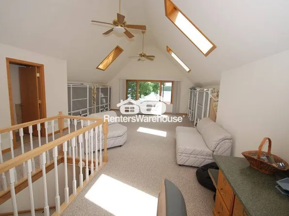 2310 N Lake Dr, Oconomowoc, WI 53066