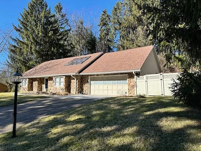 5 Lakeview Drive photo 1