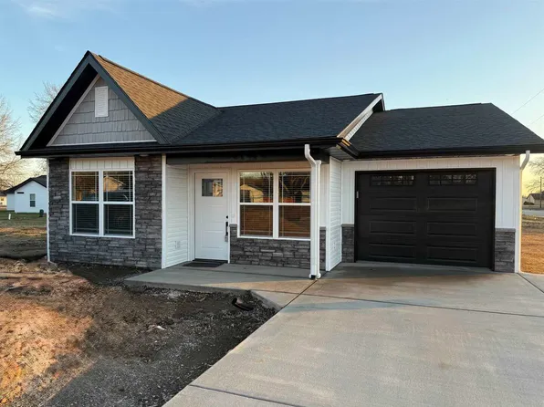 1501 C N Russell St, Marion, IL 62959