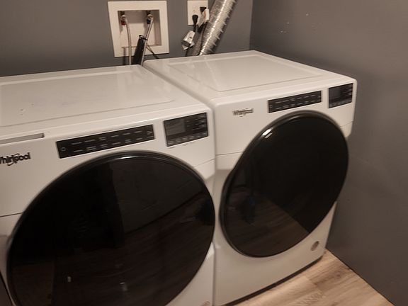 2nd image of 142 S Summit Ave #2