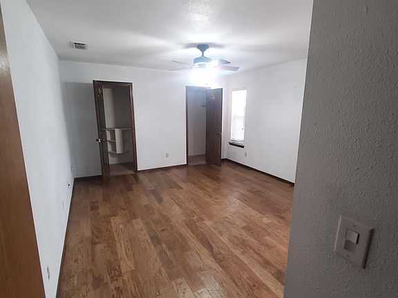 2nd image of 4448 Lyndale Dr