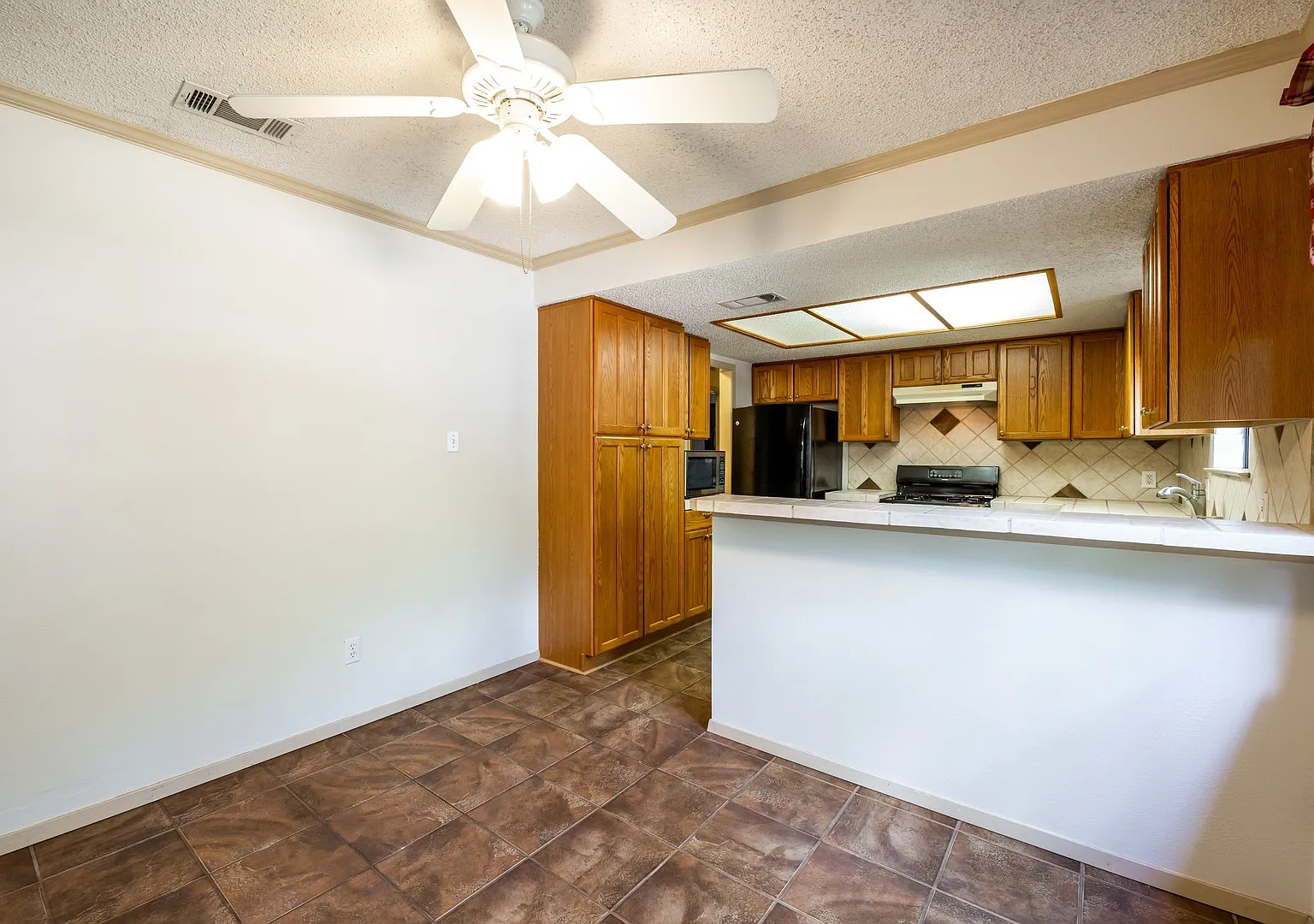 Charming Cottage in North Park Estate - Prime Location! — Photo 4