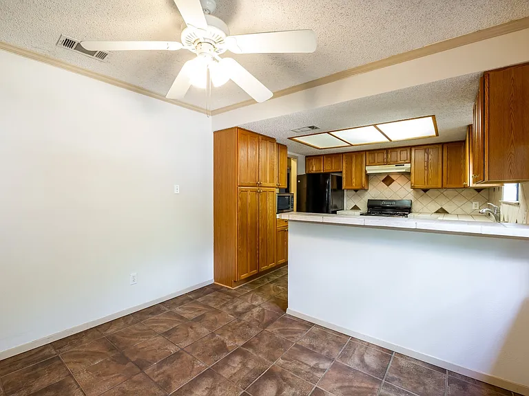 1006 Silbury Dr — Photo 4