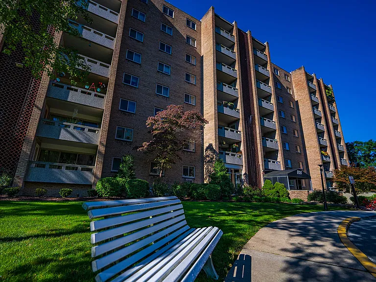 Laurel Village Apartments — Photo 27