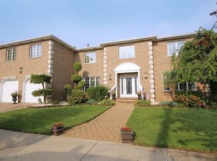 125 Nancy Ln, Staten Island, NY