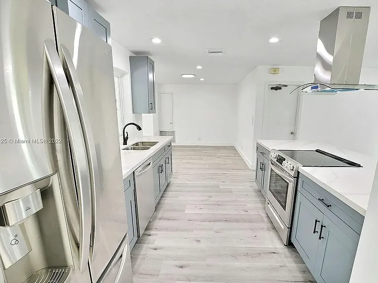 5300 SW 7th St — Photo 12