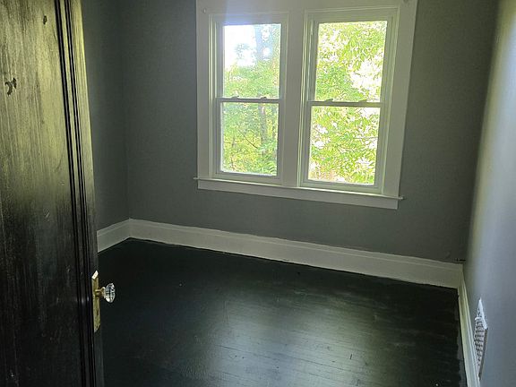 4th image of 404 Six Westmoreland Ave #4
