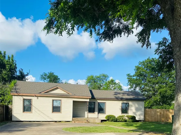 2303 N Cleveland St, Dayton, TX 77535
