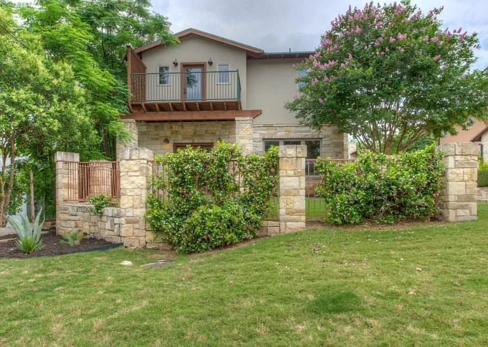 605 Peacock Ln #C