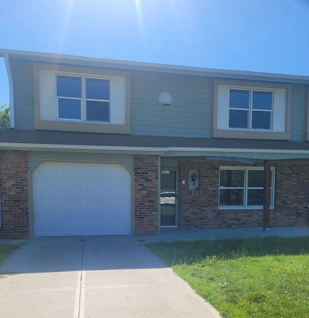 Three Bedroom Townhome! — Photo 1