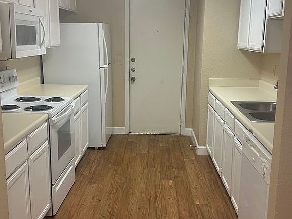 5th image of 9713 Copper Creek Dr #B