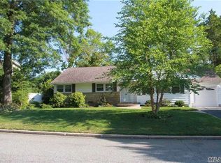 21 Gruber Dr, Glen Cove, NY 11542