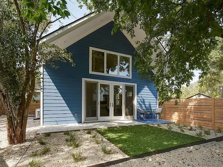 920 Cardinal Ln #2 — Photo 23