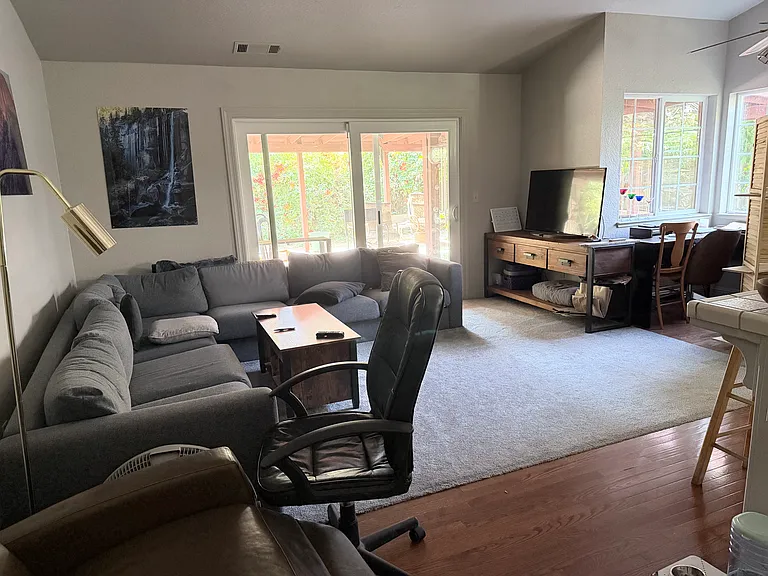 Lincoln Oak Dr — Photo 4