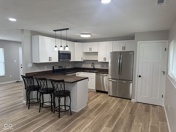 5th image of 734 Holiday Dr
