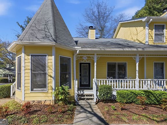 3rd image of 2340 Brockett Rd