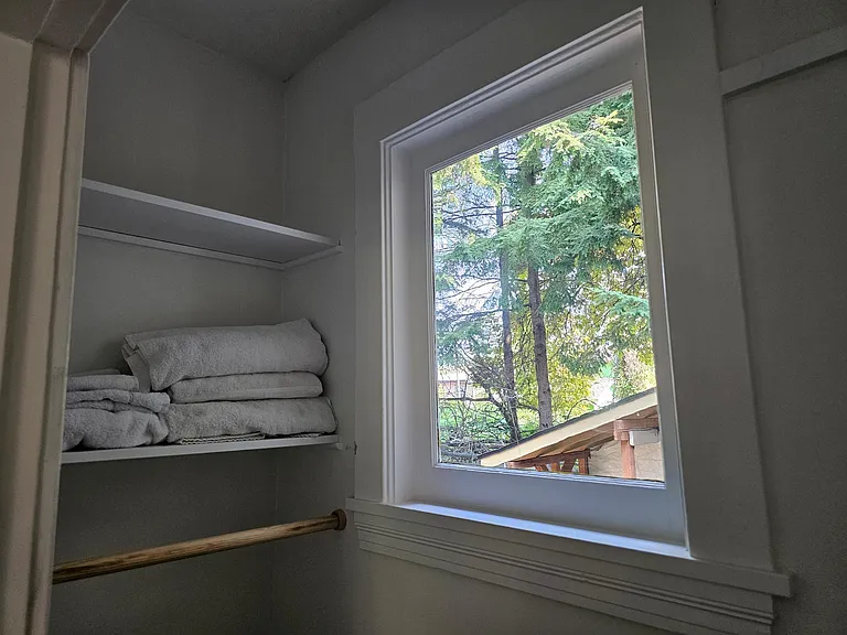 307 NE Graham St — Photo 26