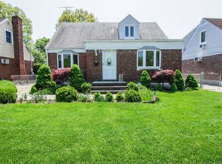 362 Hillside Dr S, New Hyde Park, NY 11040