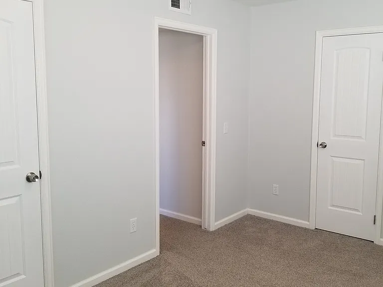 5580 S. Curtice Street 4-Plex — Photo 11