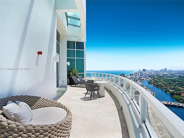 4401 Collins Ave #PH SOUTH — Photo 44