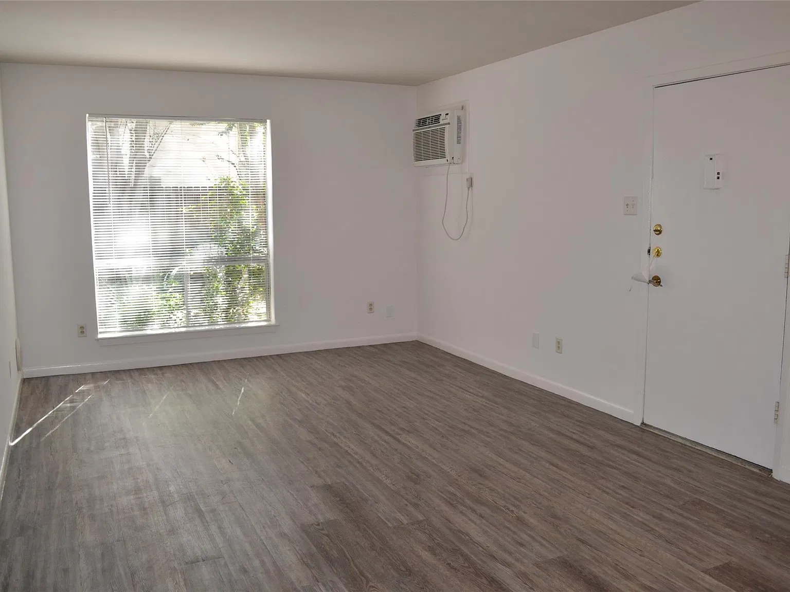 2 bed, 1.0 bath, 800 sqft, $1,295 — Photo 3