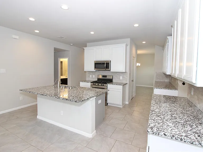 1303 Keaton Ct — Photo 5