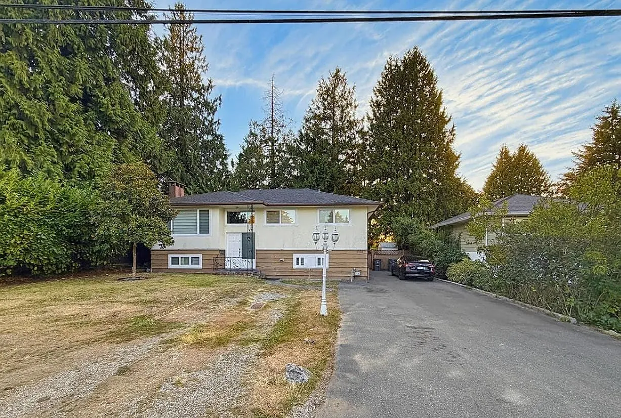 3 bed, 1054 sqft, $2,600 — Photo 1