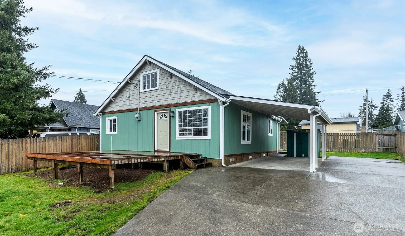 645 Ellinor Avenue photo 1