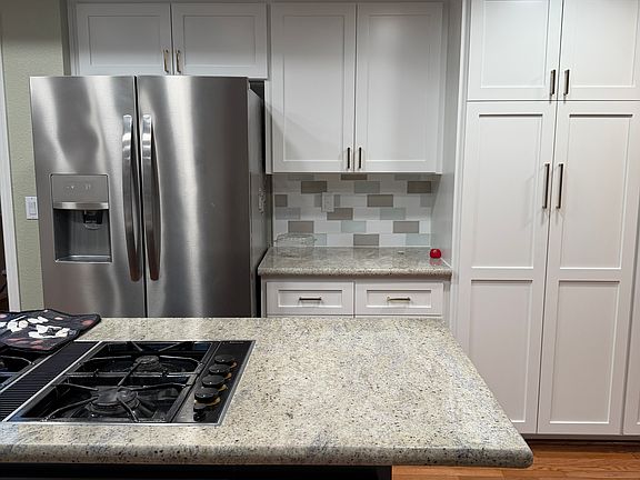 4th image of 10 Windsor Ct