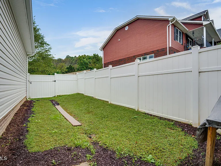 707 Victoria Lee Way — Photo 35
