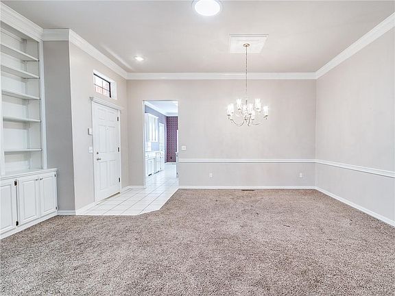 5th image of 4405 Foxglove Ln