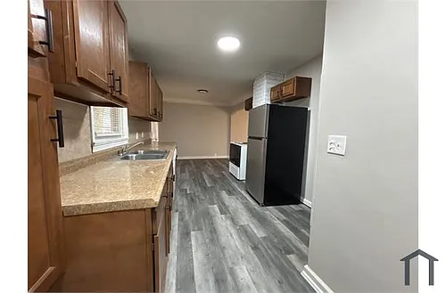 17911 North Blvd Photo 1