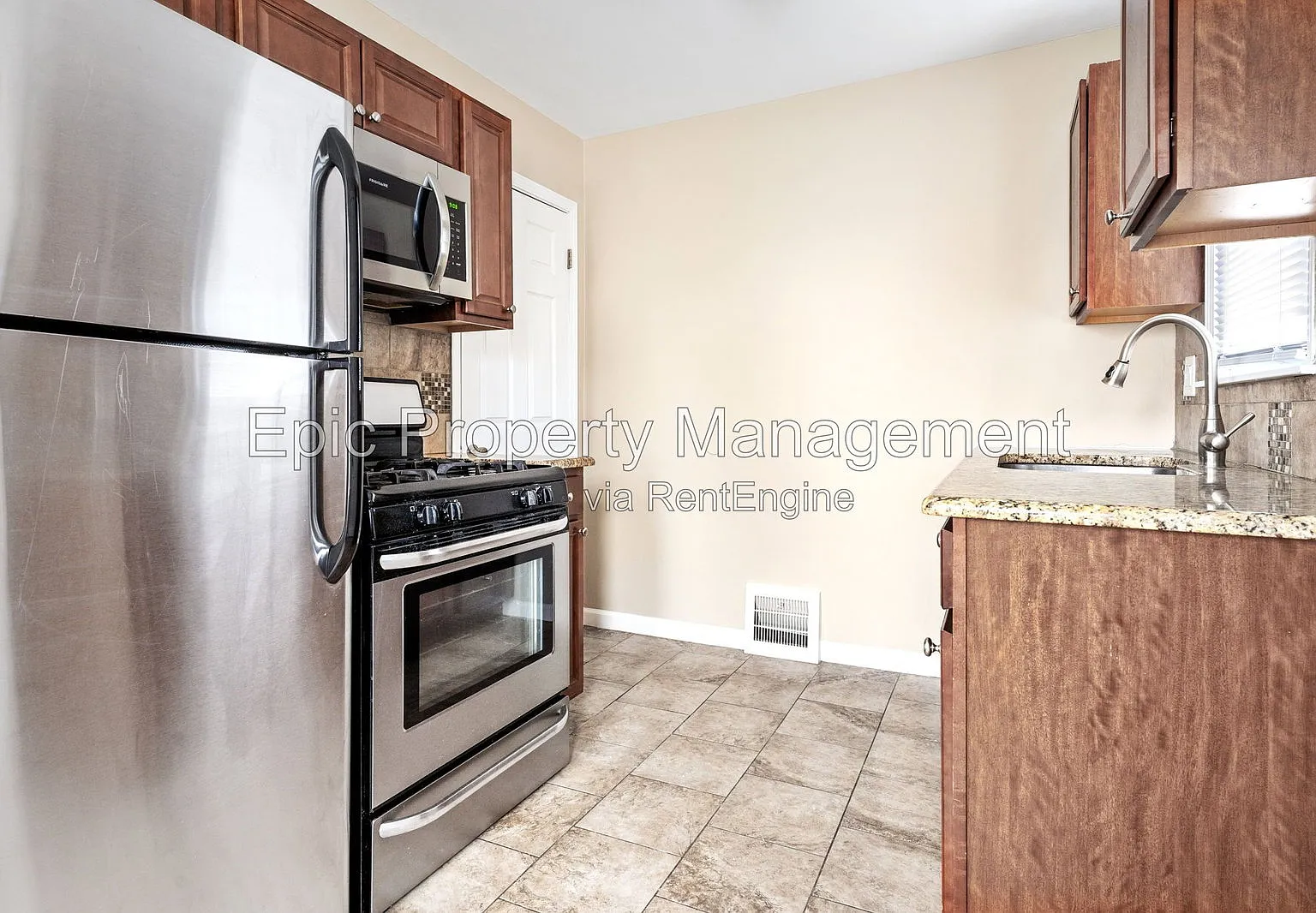 3 bed, 1.0 bath, 848 sqft, $1,745 — Photo 2