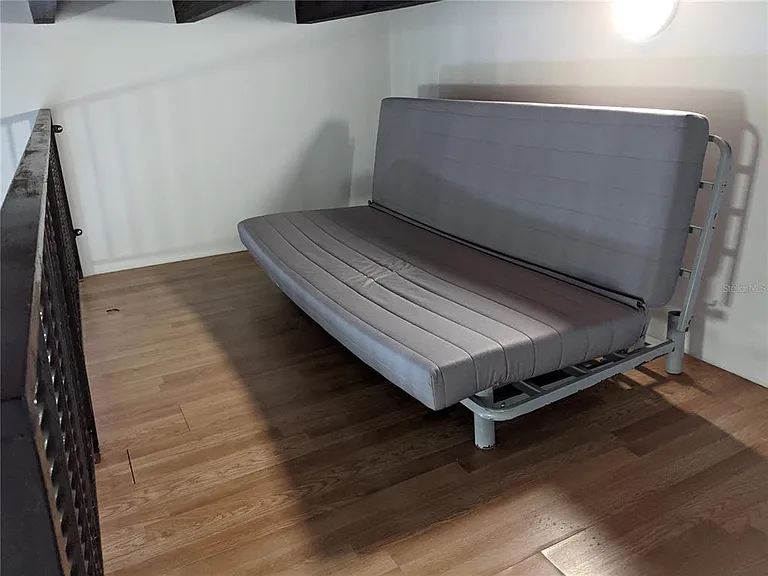 253 Luna #2-B — Photo 11