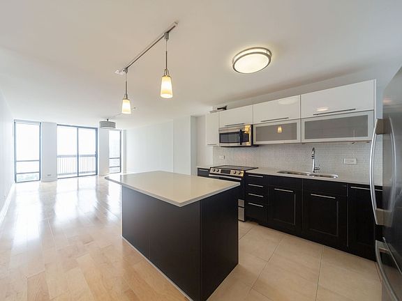 2nd image of 1660 N Lasalle St #3305