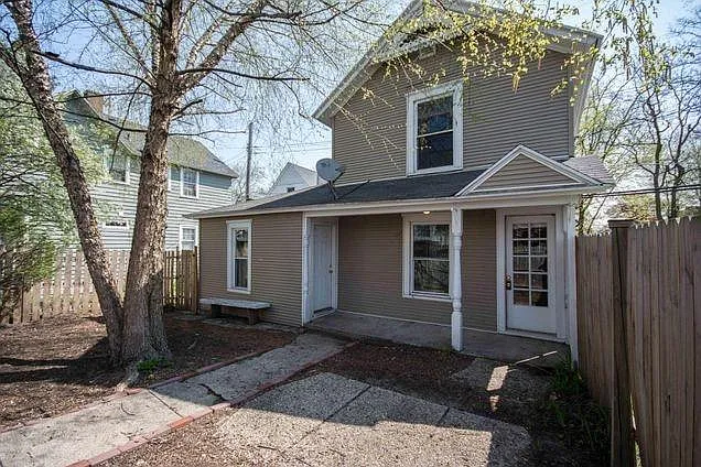540 Livingston Avenue NE — Photo 1