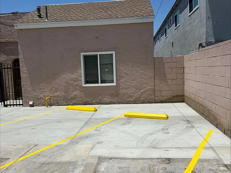 842 Alamitos Ave — Photo 12